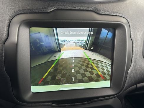 Used 2023 Jeep Renegade Latitude AWD/4WD image 20