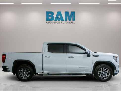 Used 2022 GMC Sierra 1500 SLT w/ SLT Premium Package AWD/4WD image 8