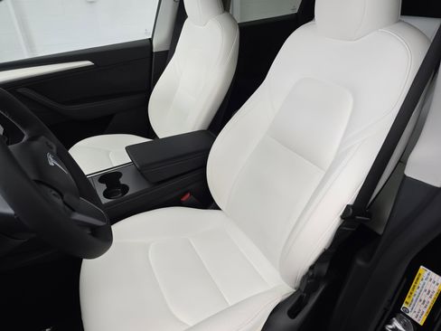 Used 2023 Tesla Model Y Long Range image 15