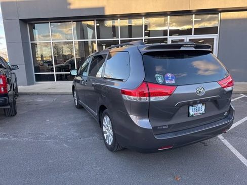 Used 2012 Toyota Sienna LE image 12