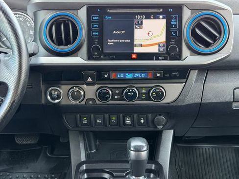 Used 2016 Toyota Tacoma TRD Sport AWD/4WD image 21