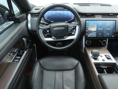 Used 2023 Land Rover Range Rover Long Wheelbase SE image 10