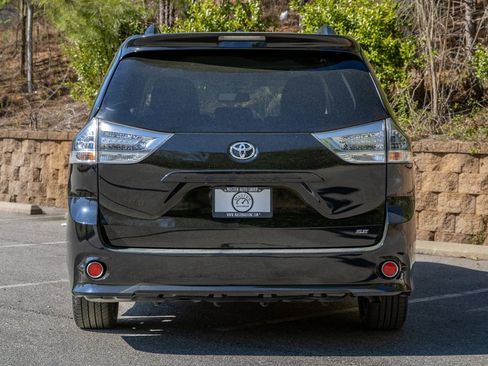 Used 2017 Toyota Sienna SE w/ SE Preferred Package image 7