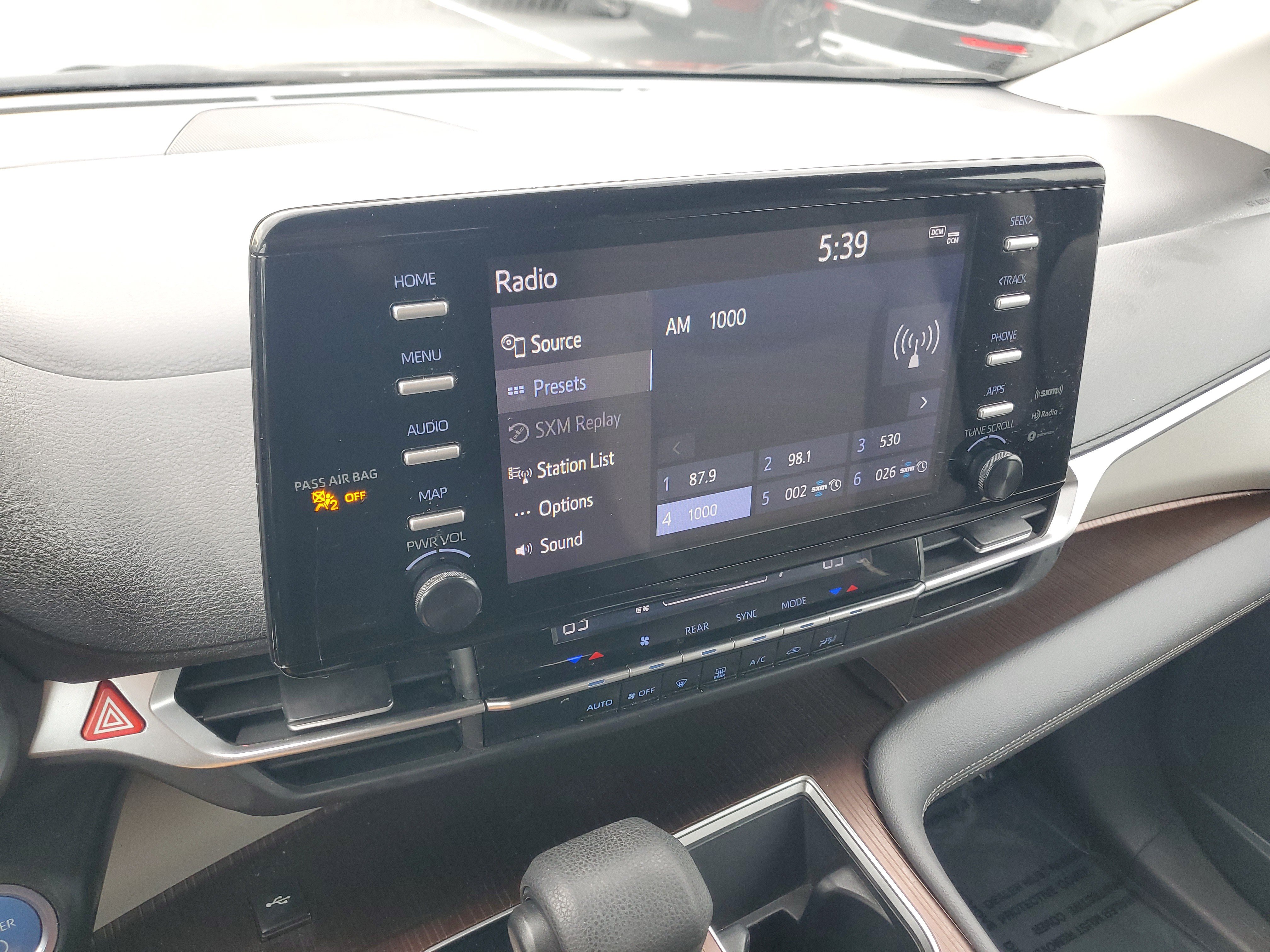 Certified 2024 Toyota Sienna LE FWD image 30