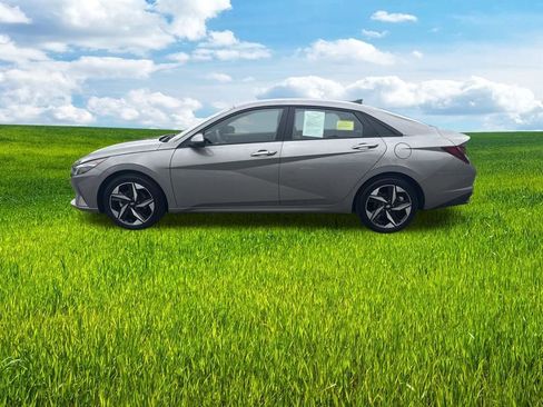 Used 2023 Hyundai Elantra SEL w/ Convenience Package FWD image 8