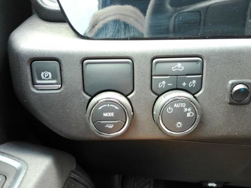Used 2025 Chevrolet Silverado 1500 LT w/ Convenience Package II RWD image 32