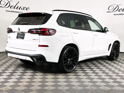 Used 2024 BMW X5 xDrive40i w/ M Sport Package AWD/4WD image 6