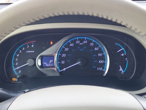 Used 2014 Toyota Sienna XLE image 17