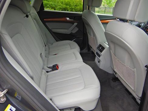 Used 2023 Audi Q5 2.0T Premium w/ Convenience Package AWD/4WD image 15