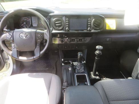 Used 2020 Toyota Tacoma SR AWD/4WD image 14