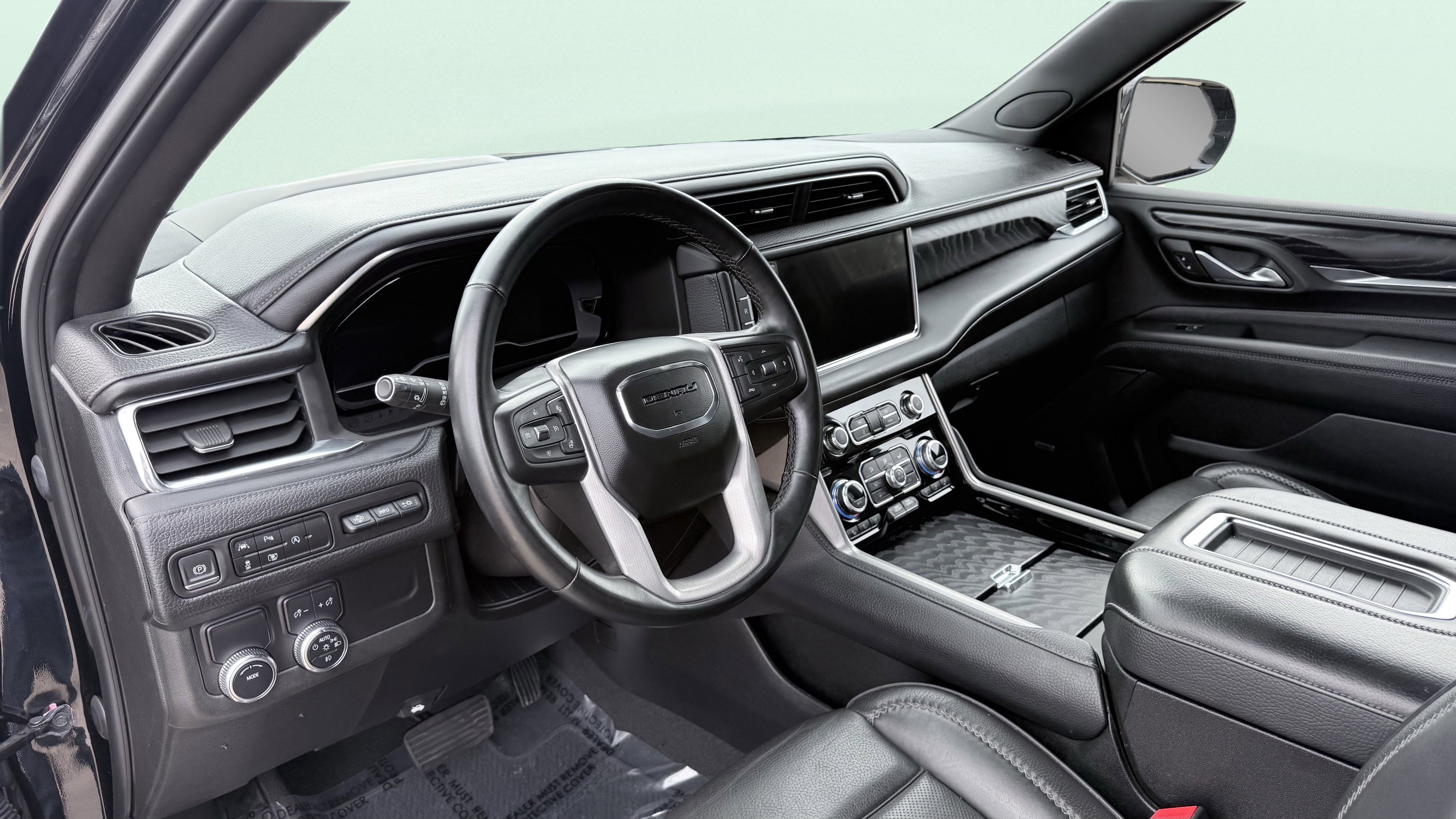 Used 2023 GMC Yukon Denali RWD image 22
