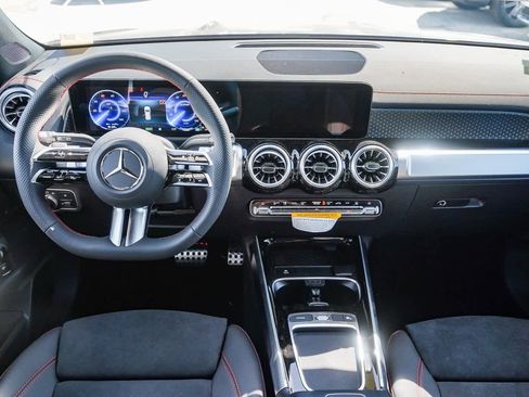 Used 2024 Mercedes-Benz EQB 300 4MATIC image 13