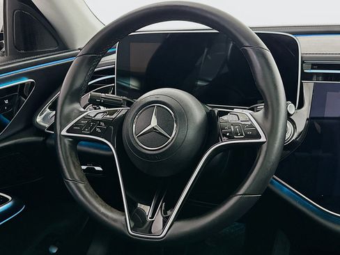 Used 2025 Mercedes-Benz E 450 4MATIC Sedan w/ MBUS Superscreen Package image 8