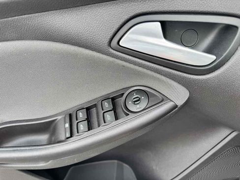 Used 2013 Ford Focus SE FWD image 37