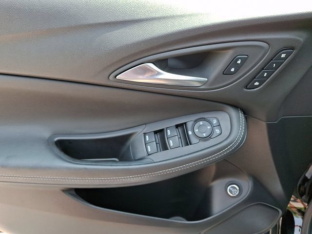 Used 2023 Buick Encore GX Essence FWD image 13
