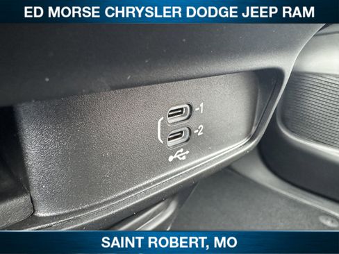 New 2027 Chrysler Pacifica Select AWD/4WD image 16