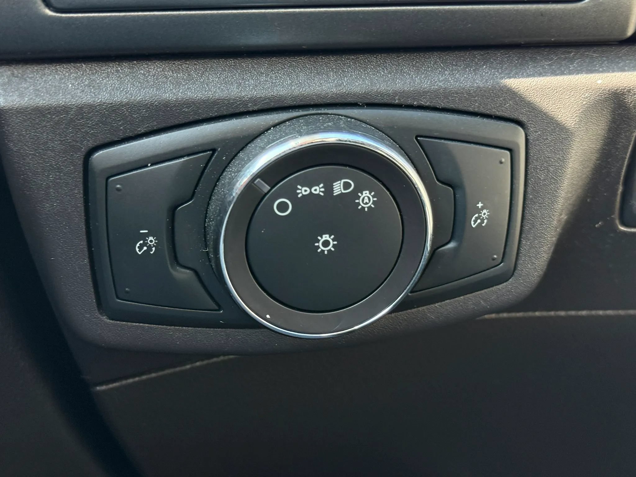 Used 2016 Ford Fusion SE FWD image 29