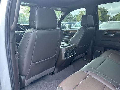 Used 2023 GMC Sierra 1500 Denali w/ Technology Package AWD/4WD image 13
