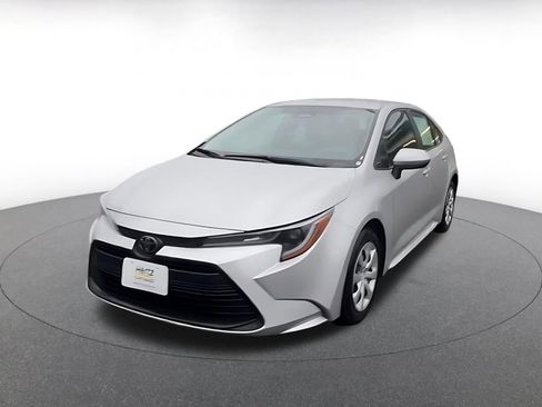 Used 2025 Toyota Corolla LE image 7
