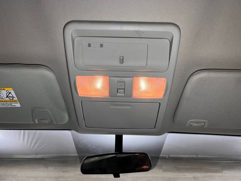 Used 2018 Nissan Titan SV image 16