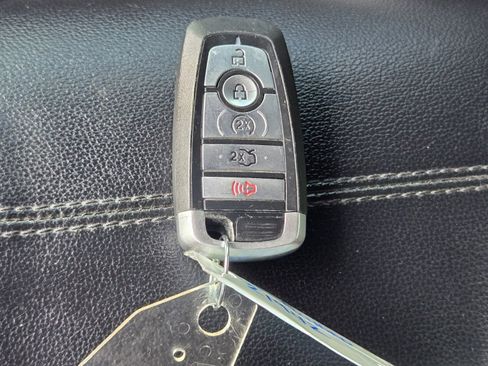 Used 2017 Ford Mustang Premium image 19