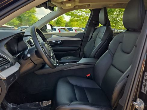 Used 2024 Volvo XC90 B5 Core w/ Protection Package Premier image 11
