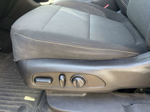 Used 2019 Chevrolet Traverse LT FWD image 9