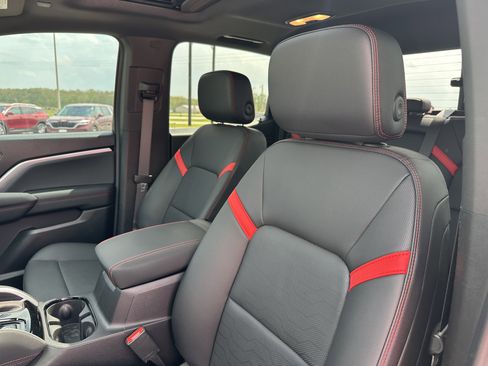Used 2023 Chevrolet Colorado Z71 w/ Z71 Convenience Package 2 AWD/4WD image 19