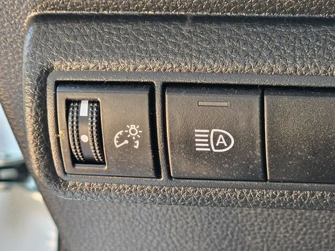 Used 2022 Toyota Corolla LE image 45