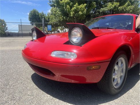 Used 1991 MAZDA MX-5 Miata RWD image 8