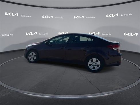 Used 2017 Kia Forte LX image 12