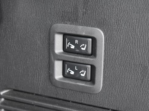 Used 2023 Nissan Armada Platinum w/ Captain's Chairs Package RWD image 67