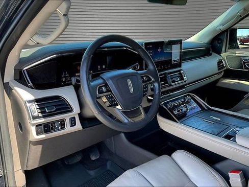 Used 2024 Lincoln Navigator Premiere AWD/4WD image 16
