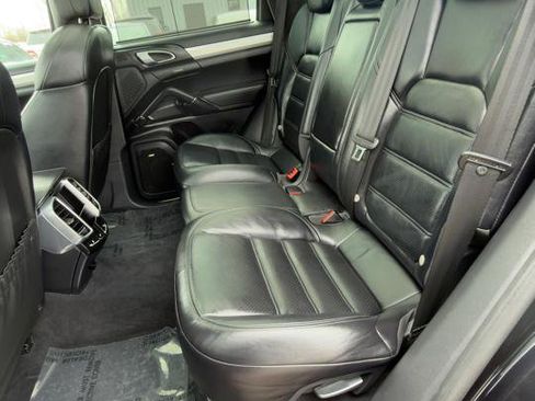 Used 2015 Porsche Cayenne Turbo image 49