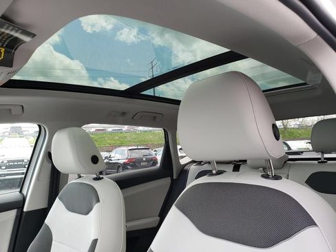 New 2026 Volkswagen Taos SE AWD/4WD image 7