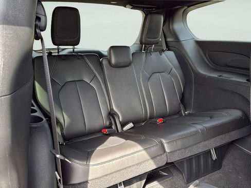 New 2026 Chrysler Pacifica Select AWD/4WD image 13
