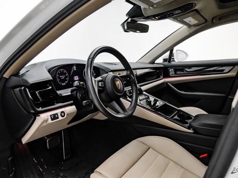 Used 2025 Porsche Panamera w/ Premium Package image 2