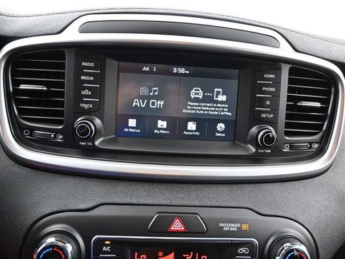 Used 2020 Kia Sorento LX w/ LX I4 Convenience Package AWD/4WD image 16