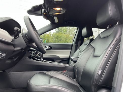 Used 2025 Jeep Compass Limited image 29