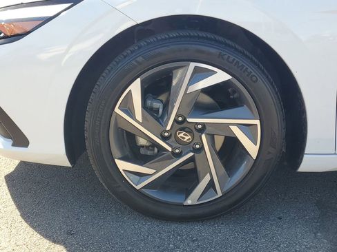 Certified 2025 Hyundai Elantra Sport FWD image 9