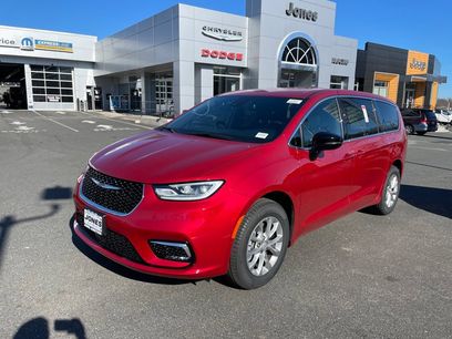 New 2026 Chrysler Pacifica Select