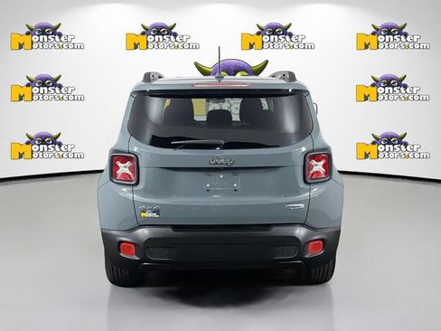 Used 2016 Jeep Renegade Latitude w/ Popular Equipment Group AWD/4WD image 6
