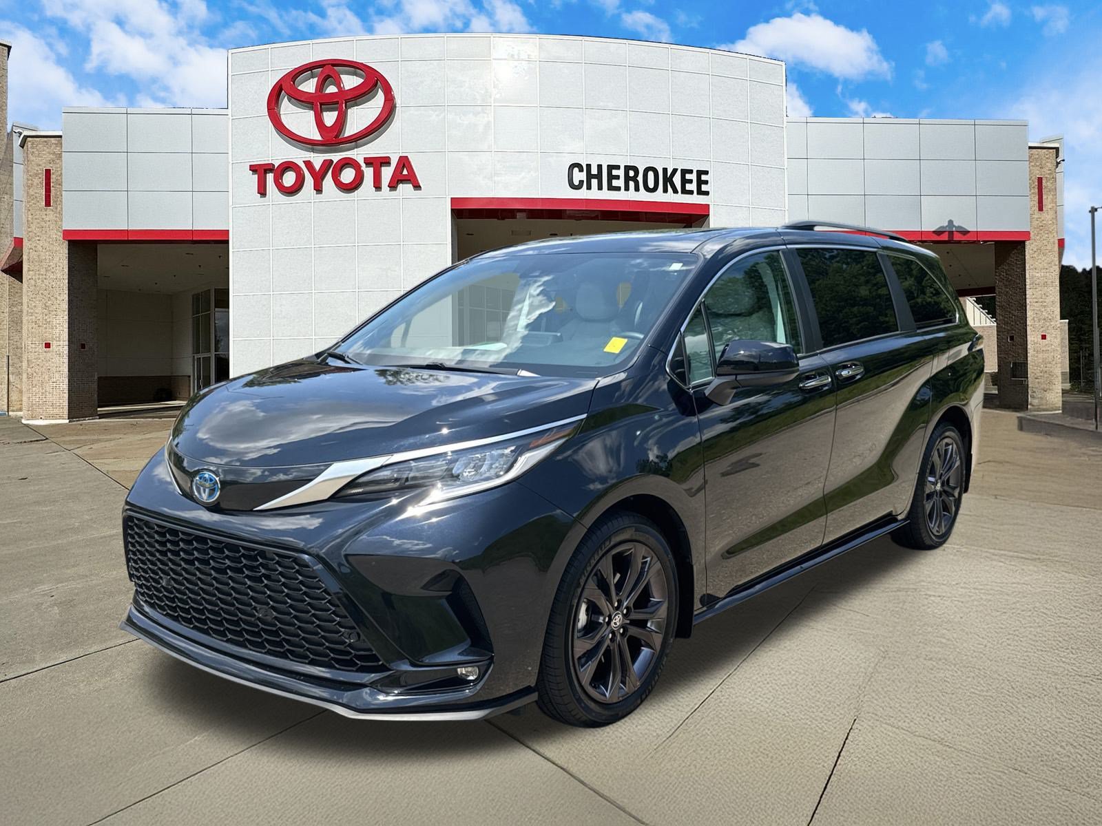 Used 2024 Toyota Sienna XSE w/ XSE Plus Package FWD image 1