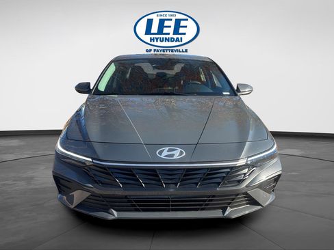 New 2026 Hyundai Elantra SE image 2