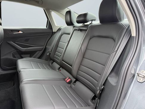 Used 2022 Volkswagen Jetta SE image 13