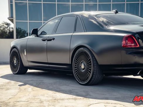 Used 2014 Rolls-Royce Ghost RWD image 54