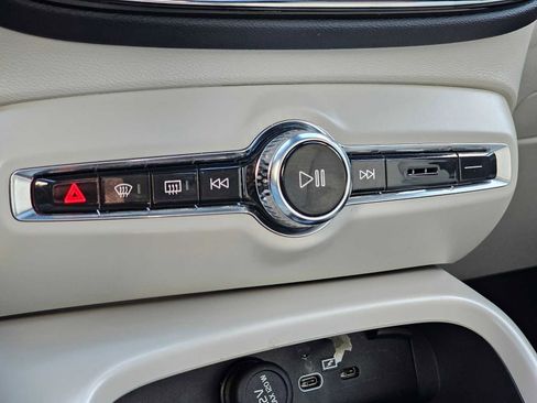 Certified 2024 Volvo XC40 B5 Plus w/ Protection Package Premier image 25