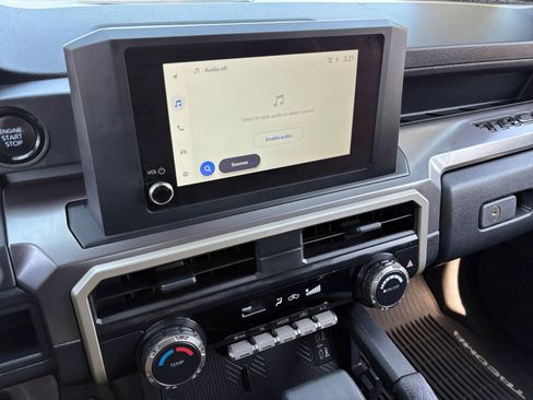 Used 2025 Toyota Tacoma SR5 AWD/4WD image 12