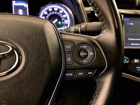 Used 2020 Toyota Camry SE w/ Convenience Package image 18