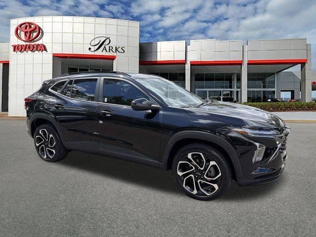 Used 2024 Chevrolet Trax RS w/ Sunroof Package FWD image 1